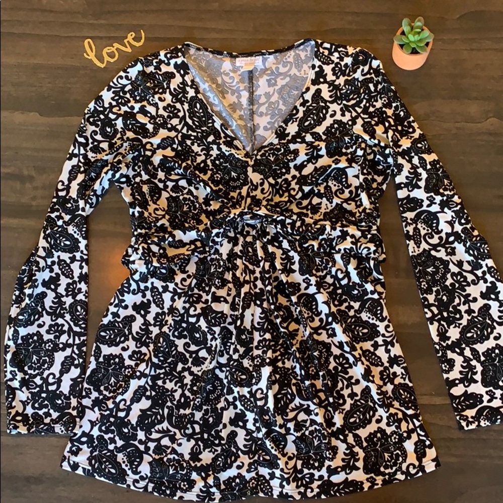 Pea in the Pod Black and cream maternity top